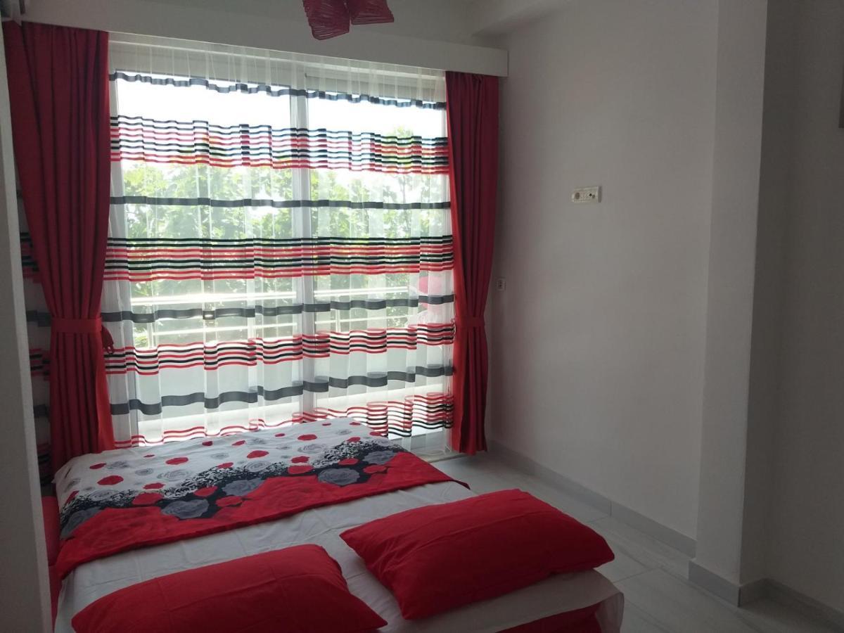 Helena Apartment *